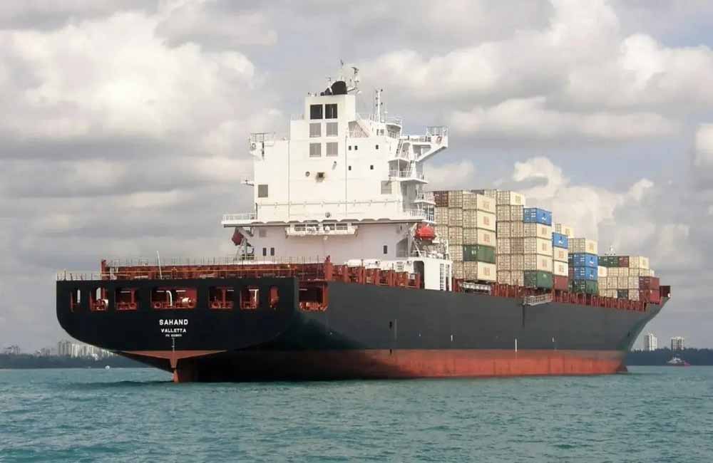 ફરી યુદ્ધના ભણકારા! અમેરિકી નેવીએ ઈરાની માલવાહક જહાજને દરિયામાં જ દબોચ્યું